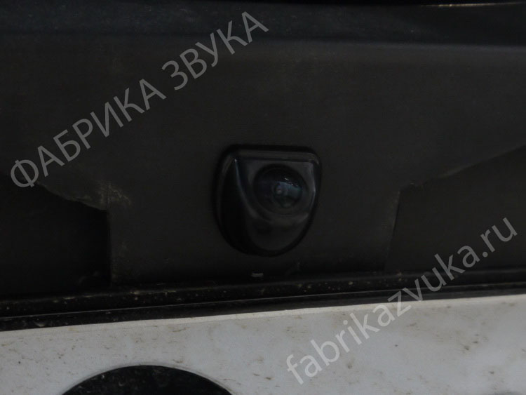 Установка камеры заднего вида в Suzuki Jimny