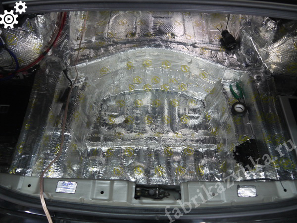 Lexus GS430 - установка шумоизоляции багажника