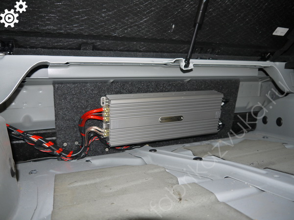 Установка усилителя под пассивный сабвуфер в BMW X6 F16