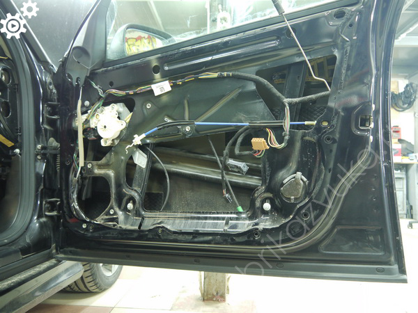 Штатная шумоизоляция правой передней двери Saab 9-3