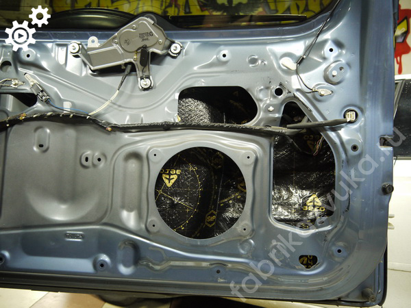 Виброизоляция крышки багажника | Toyota RAV4 III