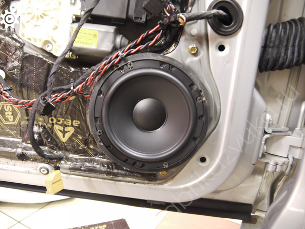 Установка компонентной акустики в Volkswagen Golf 4