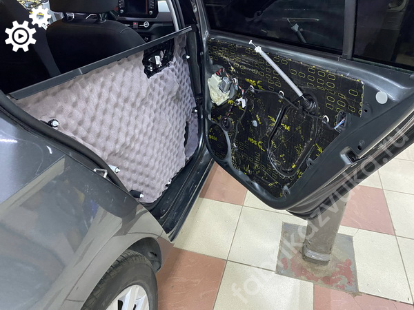 Volkswagen Polo VI - шумоизоляция обшивки задней правой двери | SGM