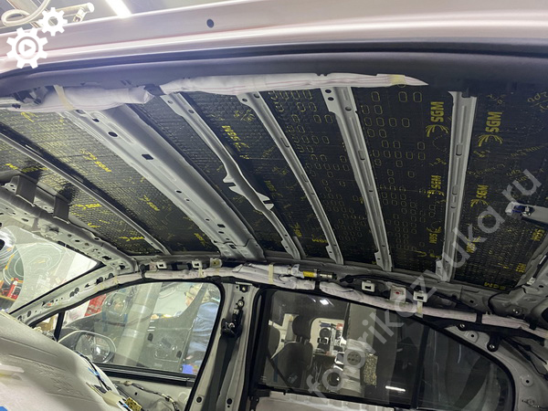Первый слой виброизоляции потолка | Toyota Corolla XII (E210)