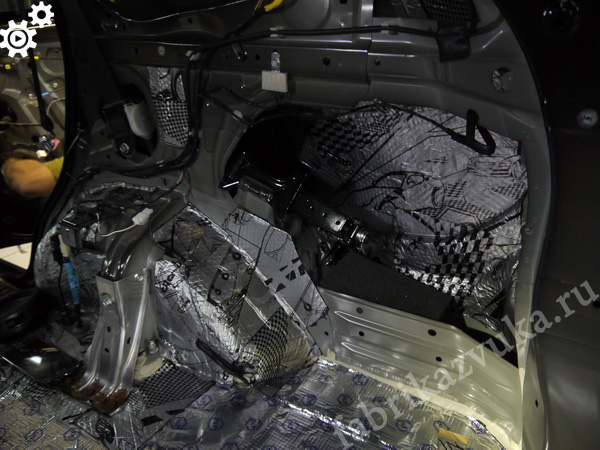 Шумоизоляция колесных арок Mitsubishi Outlander III