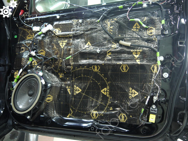 Внешняя виброизоляция правой передней двери | Toyota LC Prado 150 I Рестайлинг
