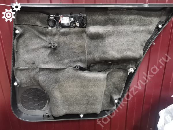 Шумоизоляция обшивки задней левой двери | Volkswagen Polo VI