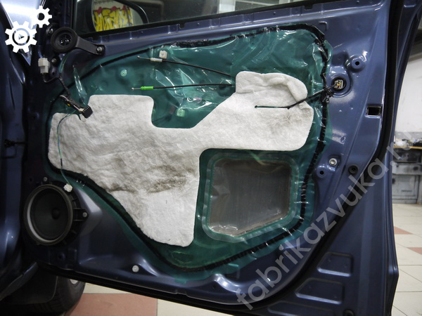 Правая передняя дверь перед виброизоляцией | Toyota RAV4 III