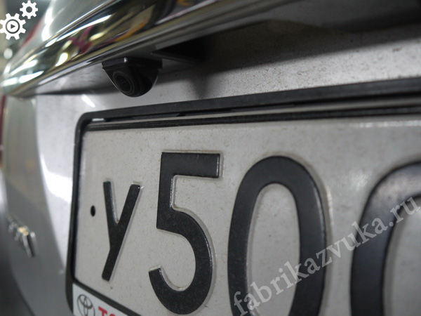 Установка камеры заднего вида Toyota Auris