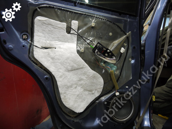 Левая задняя дверь перед виброизоляцией | Toyota RAV4 III