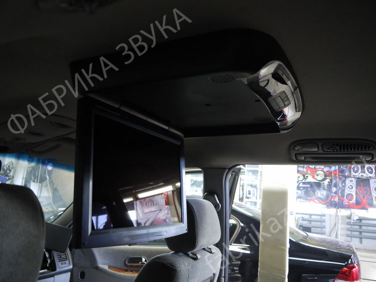 Автомобильный потолочный монитор в Kia Carnival
