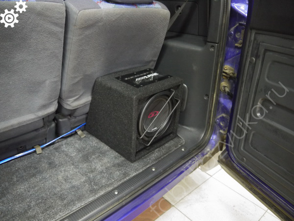 Пассивный сабвуфер в Toyota RAV4