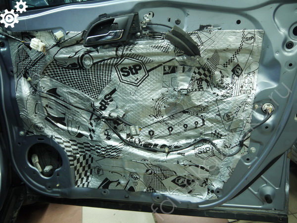 Шумоизоляция передних дверей Honda CR-V III