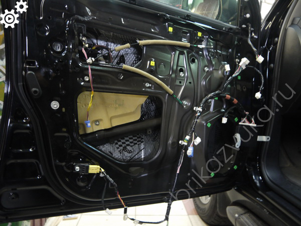 Шумоизоляция передних дверей Toyota Land Cruiser 200