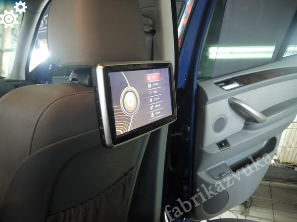 BMW X5 - установка монитора