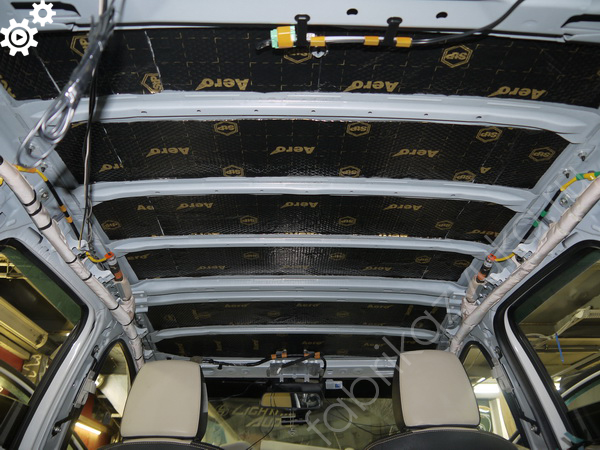 Первый слой шумоизоляции потолка Mazda CX-5 I