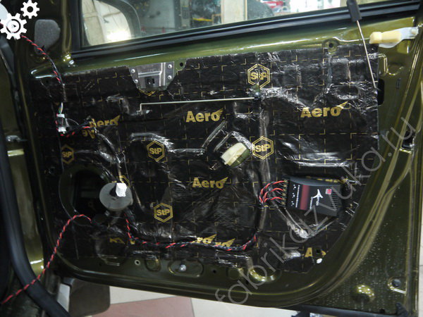 Второй слой шумоизоляции двери Renault Duster