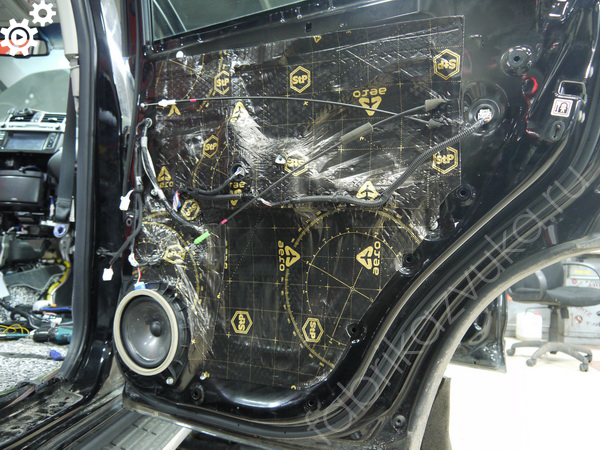 Внутренняя виброизоляция правой задней двери | Toyota LC Prado 150 I Рестайлинг