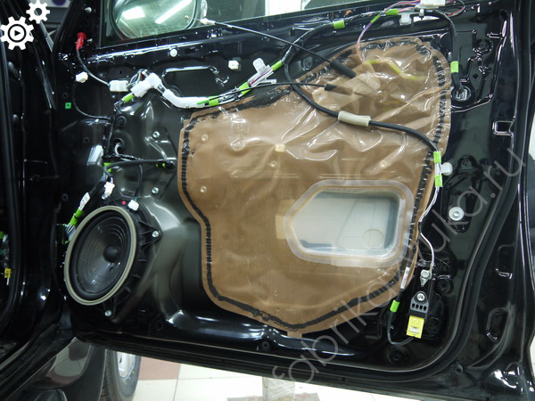 Правая передняя дверь перед шумоизоляцией | Toyota LC Prado 150 I Рестайлинг