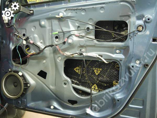 Внутренняя виброизоляция правой передней двери | Toyota RAV4 III