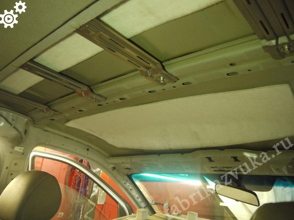 Перед установкой монитора на потолок Hyundai H-1 Starex