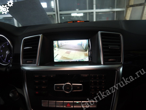Установка камеры заднего вида на штатный монитор Mercedes GL400