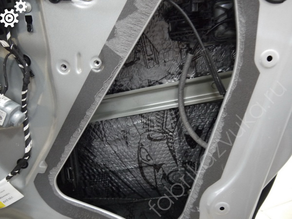 Шумоизоляции внутренней части двери Volkswagen Amarok