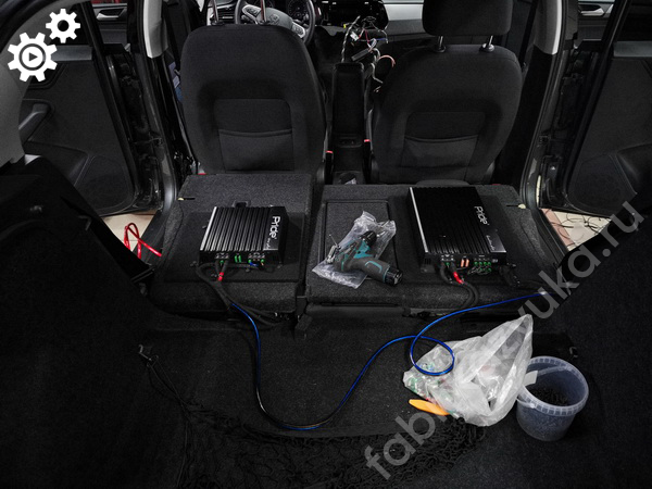 Монтаж усилителей на акустику и сабвуфер в Volkswagen Polo VI
