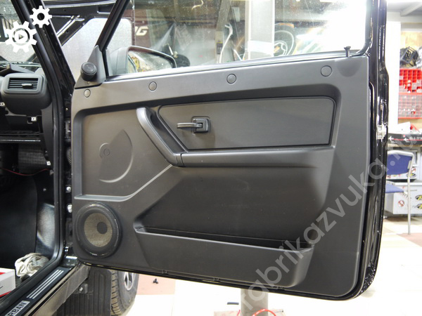 Монтаж передней акустики в Lada 4x4 Niva