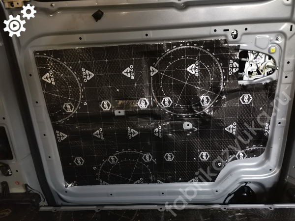 Второй слой виброизоляции правой передней двери | Hyundai H-1 Starex II Рест 2