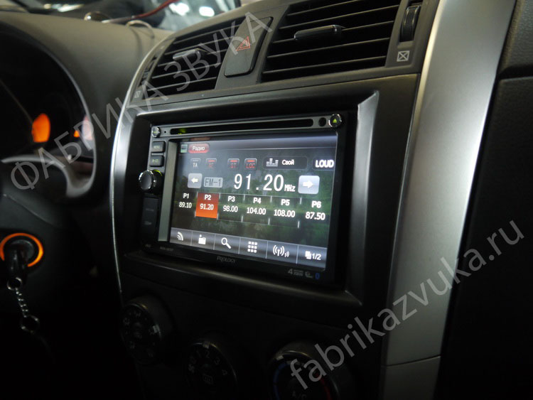 Фото установки магнитолы в Toyota Corolla