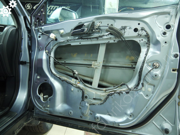 Штатная шумоизоляция Honda CR-V III - правая передняя дверь