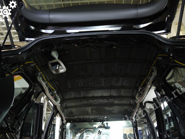 Штатная шумоизоляция потолка Mitsubishi Outlander III