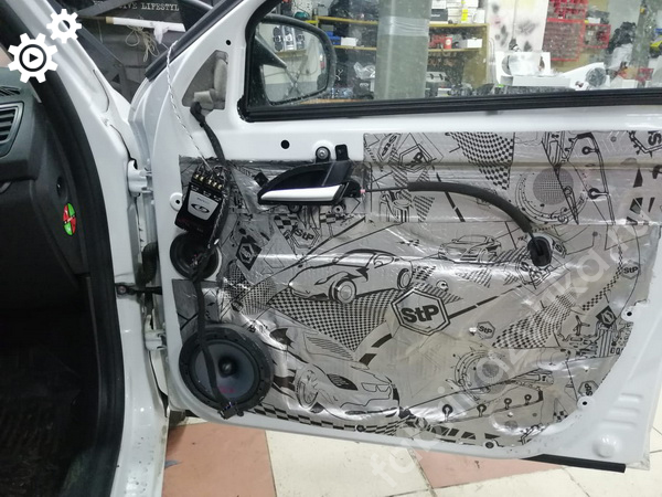 Виброизоляция правой передней двери Lada Vesta