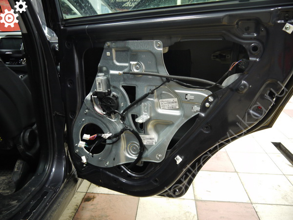 Задняя правая дверь Kia Sportage III до шумоизоляции