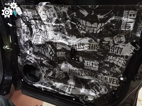 Второй слой изоляции правой передней двери Jetour Dashing