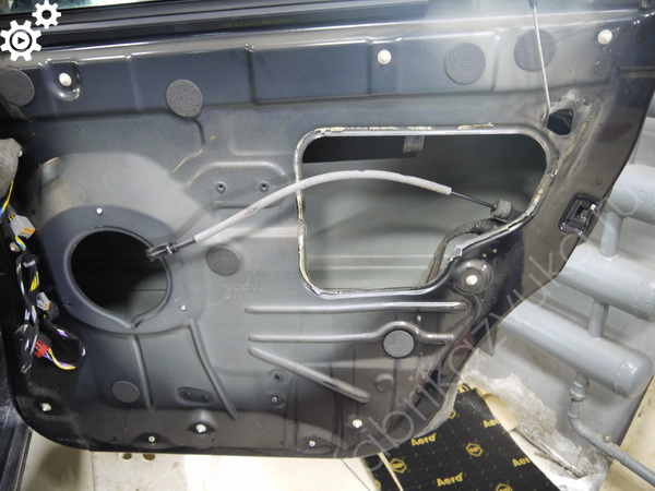 Задняя правая дверь Volvo XC90 до шумоизоляции