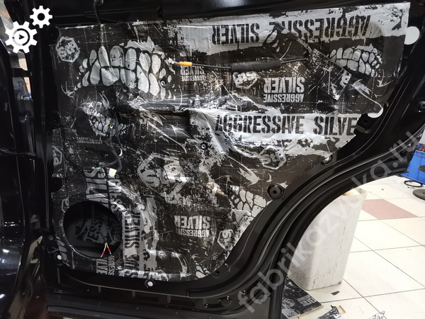 Второй слой изоляции правой задней двери Jetour Dashing