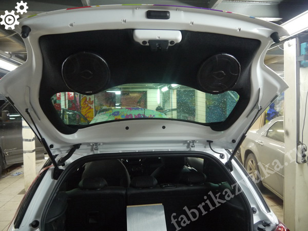 Установка акустики в крышку багажника Citroen DS3