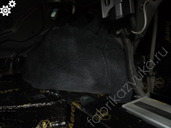 Процесс шумоизоляции арок Lexus GS III