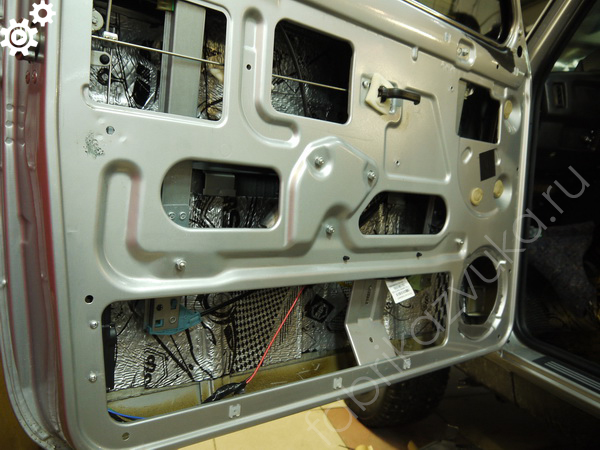 Шумоизоляция внутреннего металла двери Lada 4x4 Niva