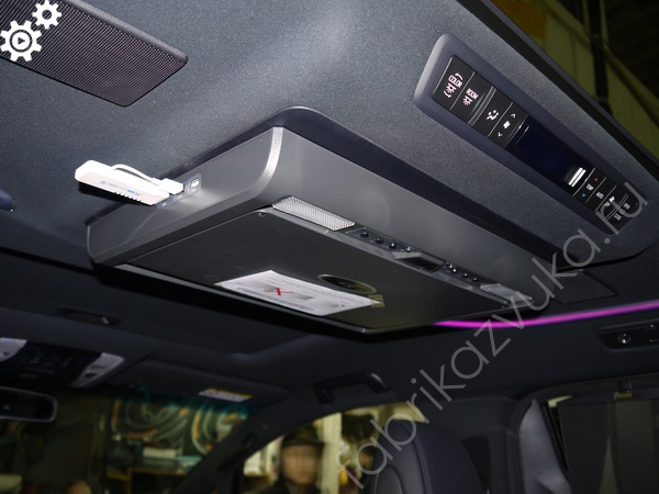 Монитор на потолок Toyota Alphard III