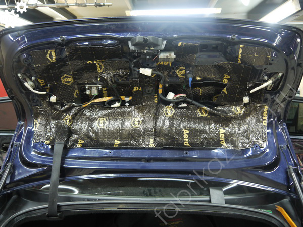 Шумоизоляция крышки багажника Lexus GS III