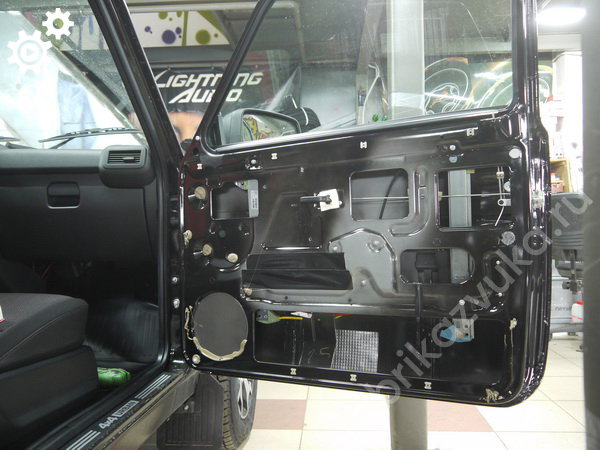Штатная шумоизоляция правой передней двери | Lada Niva 4x4