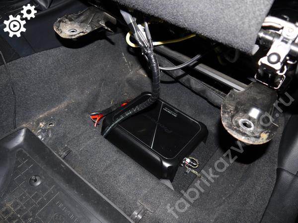 Установка усилителей под сиденье Subaru Forester IV
