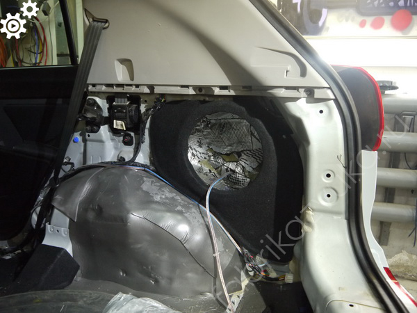 Корпус стелс в крыле багажника Kia Sportage 3