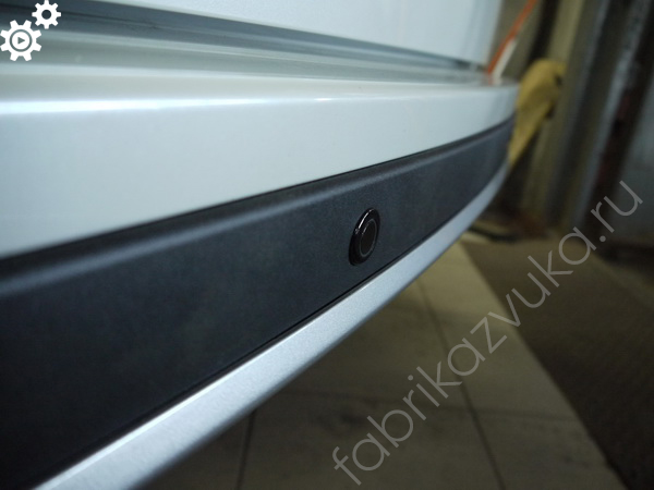 Установка заднего парктроника в Toyota RAV4 IV