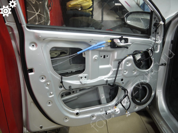 Штатная шумоизоляция левой передней двери | Hyundai Solaris II