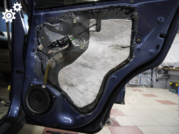 Правая задняя дверь Toyota RAV4 III - до шумоизоляции