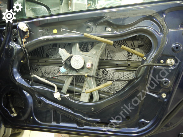 Виброизоляция внутреннего металла правой двери Honda Civic 4D VIII